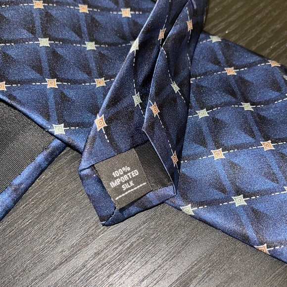 Stafford Tie 100% Imported Silk - Picture 3 of 3